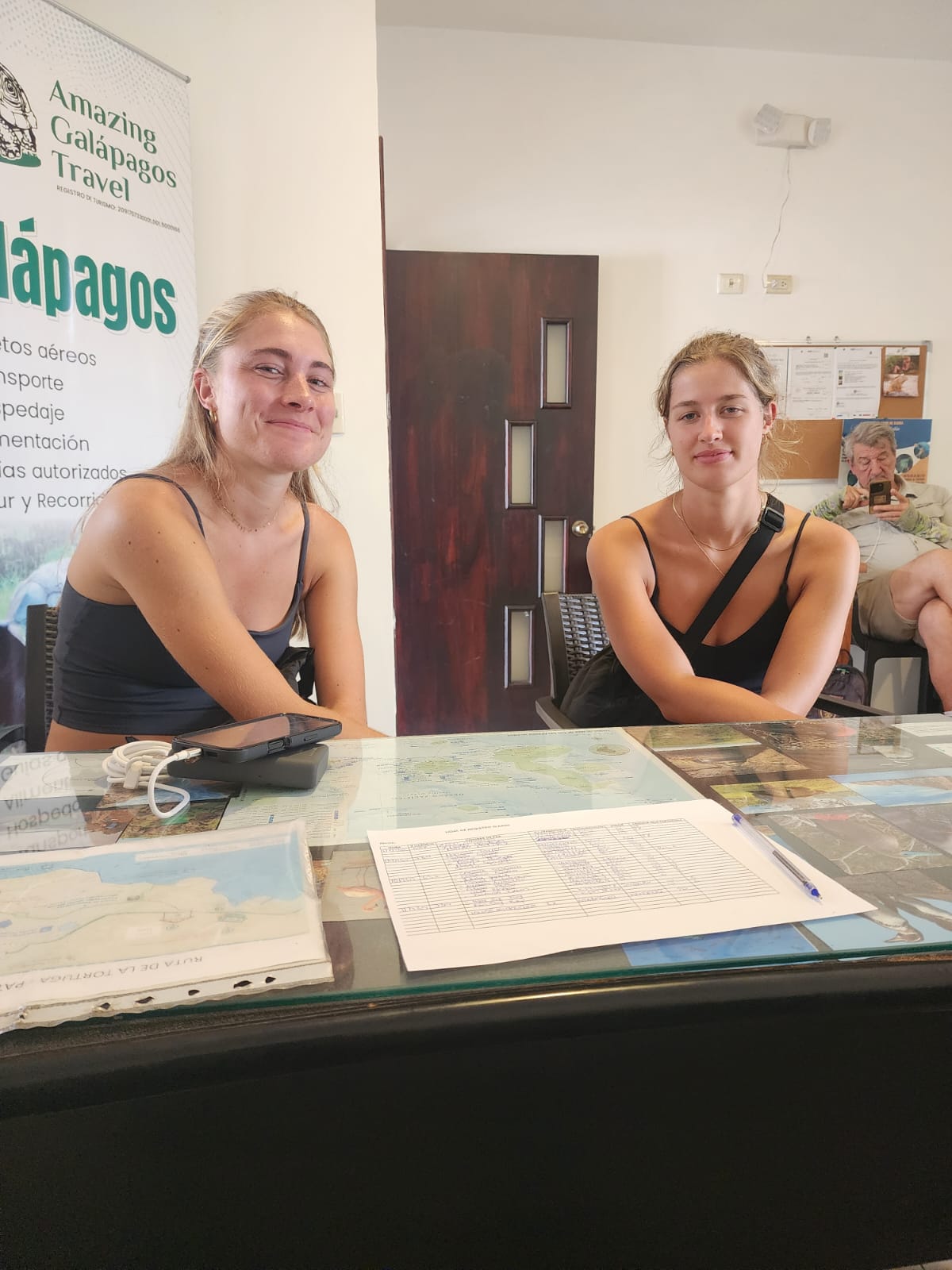 Couple booking their island tour